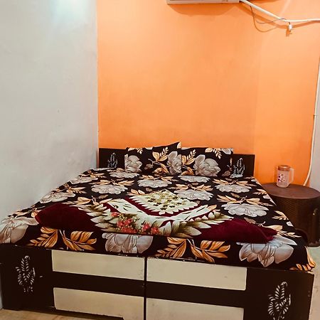 Jay Shree Radhey Home Stay Mathura Exterior photo